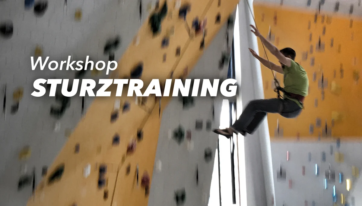 Stürzende Person an der Kletterwand | © DAV Bremen