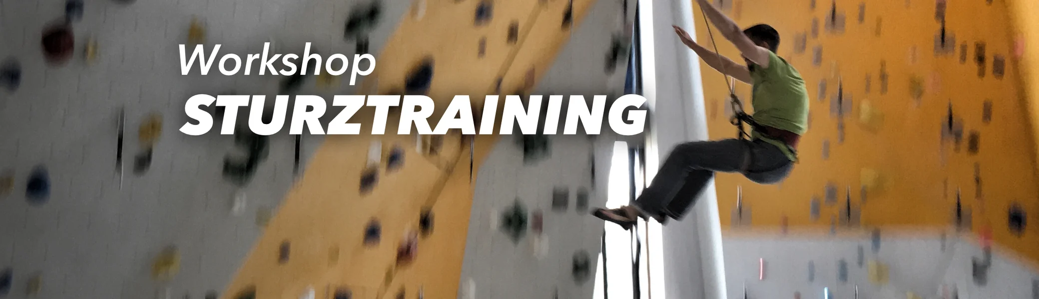 Stürzende Person an der Kletterwand | © DAV Bremen