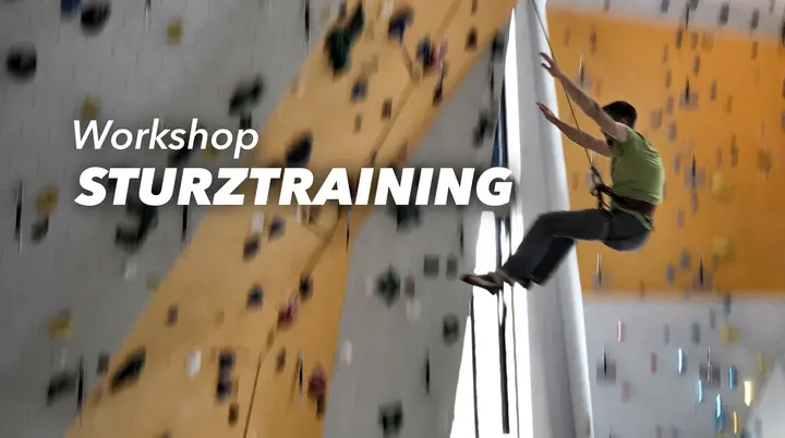 Stürzende Person an der Kletterwand | © DAV Bremen