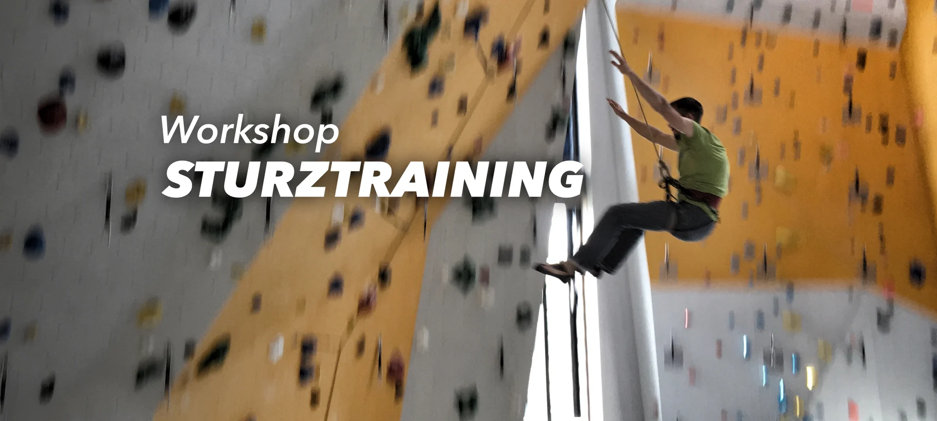 Stürzende Person an der Kletterwand | © DAV Bremen