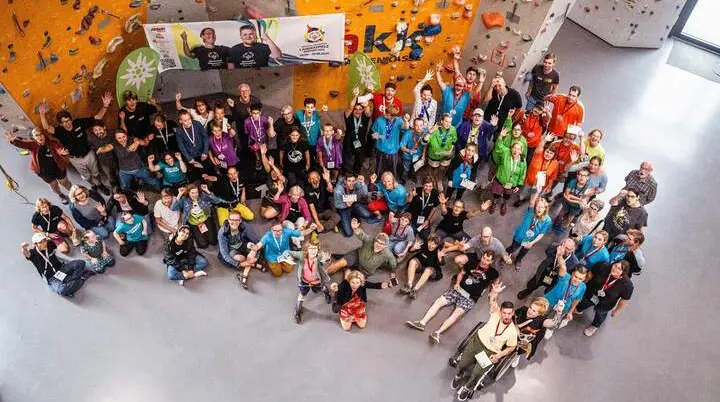 Gruppenbild bei SpecialOlympics im Kletterzentrum | © DAV Bremen
