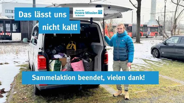 Die Sammelaktion im Kletterzentrum Bremen für die Innere Mission ist erfolgreich abgeschlossen. Felix posiert vor der ersten Ladung gesammelter Winterkleidung. | © DAV Bremen