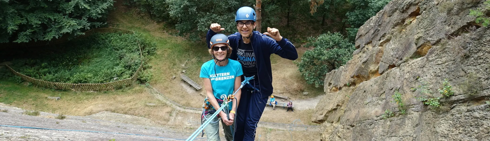 Eine Kletterin und ein Kletterer am Felsen | © DAV Bremen