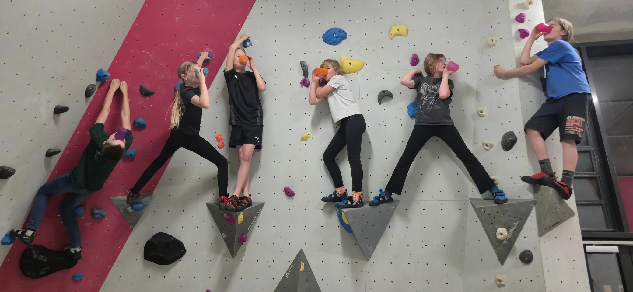 Kinder in der Boulderwand | © JDAV Bremen