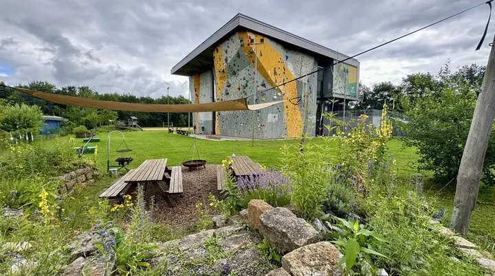 Außenansicht, das UNTERWEGS – DAV Kletterzentrum Bremen im Grünen | © DAV Bremen