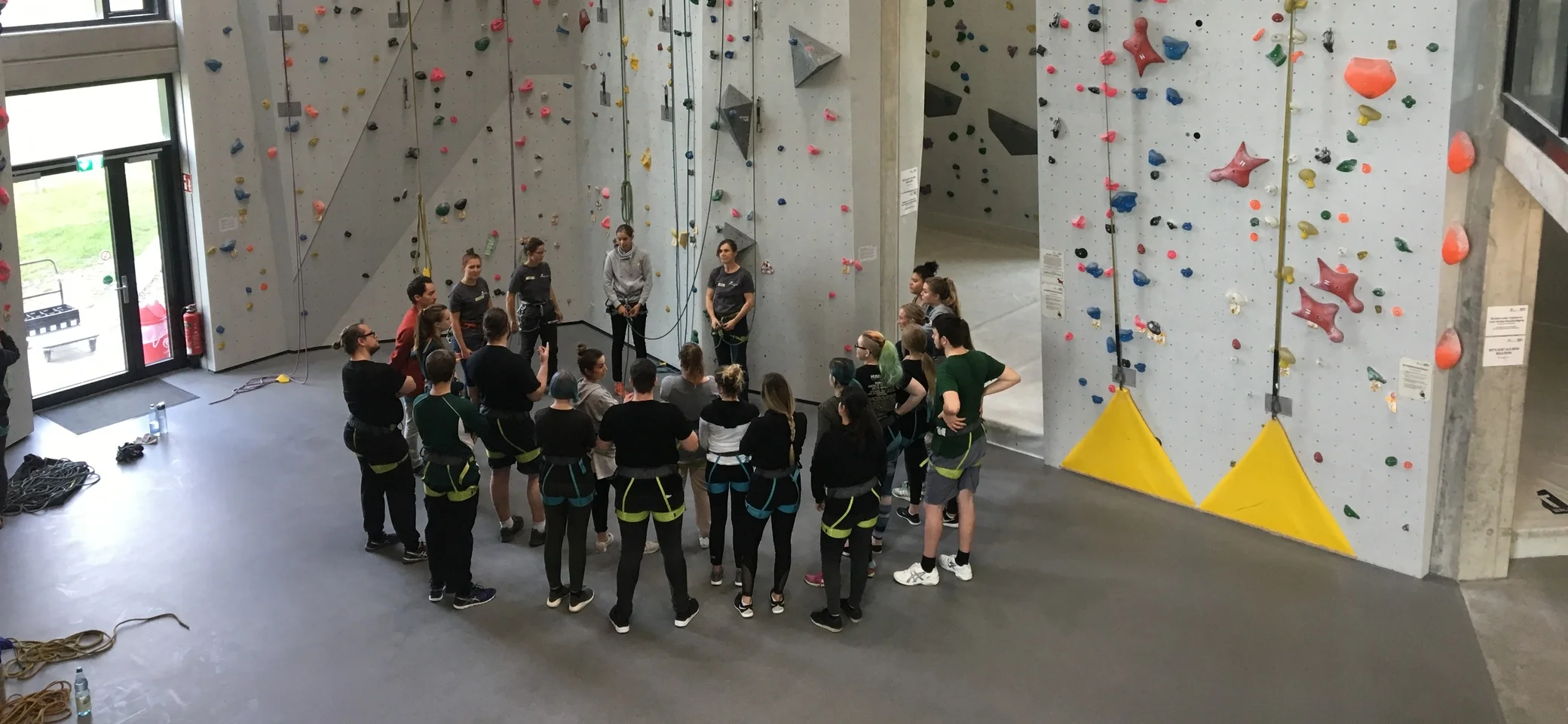 Klettergruppe wird angeleitet | © DAV Bremen