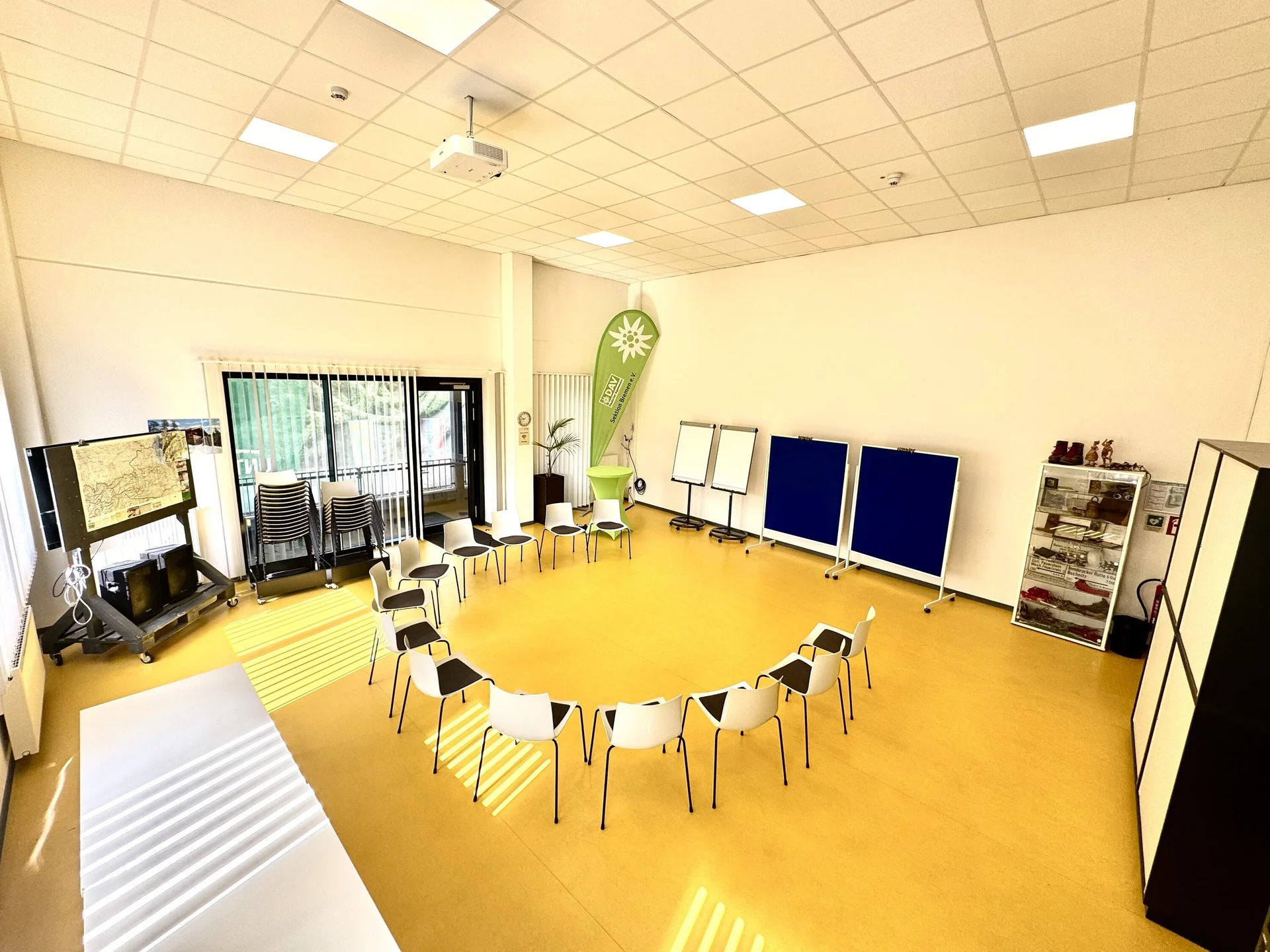 Stuhlkreis im Seminarraum | © DAV Bremen