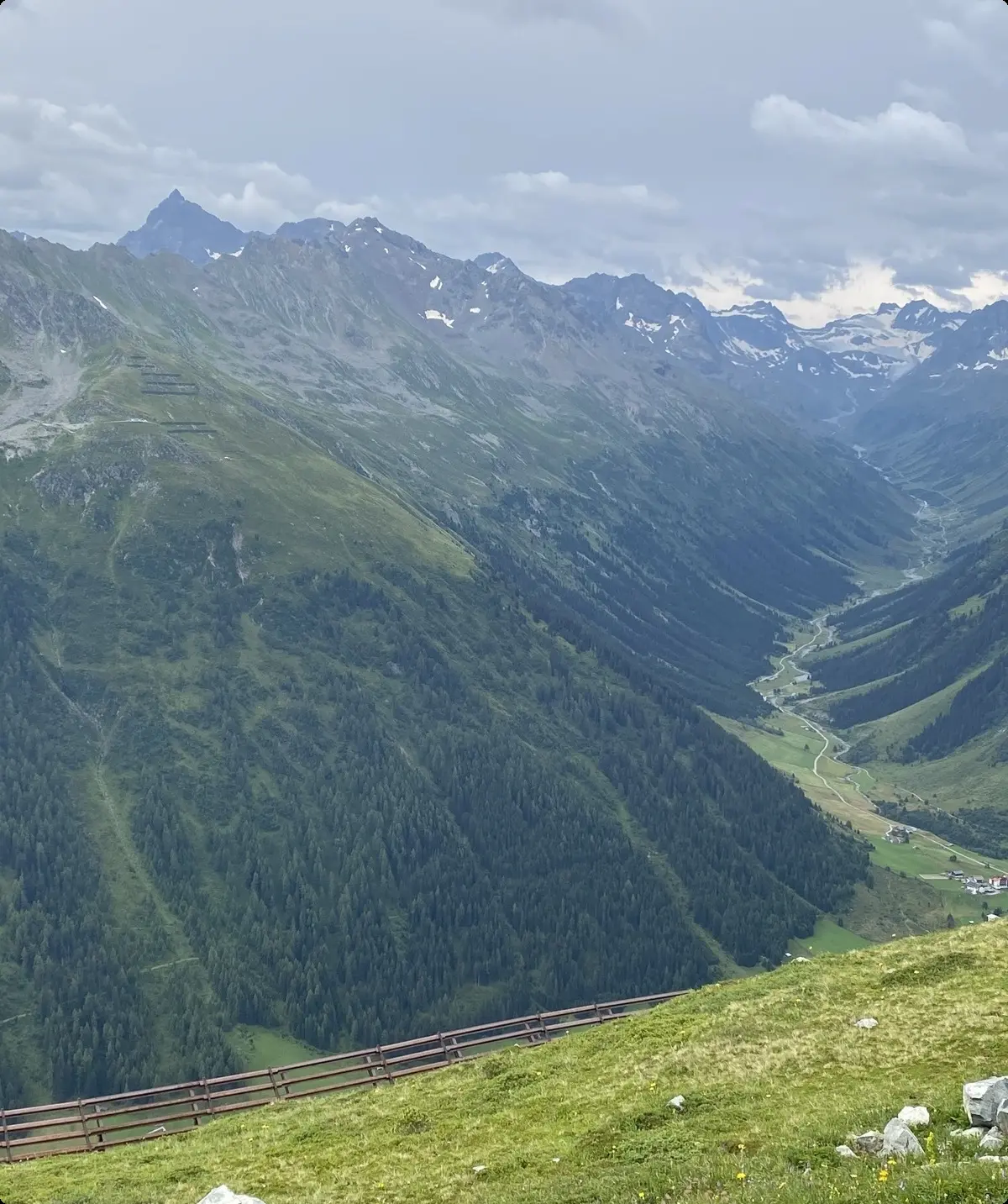 Blick über die Berge und ins Tal in Galtür | © DAV Bremen
