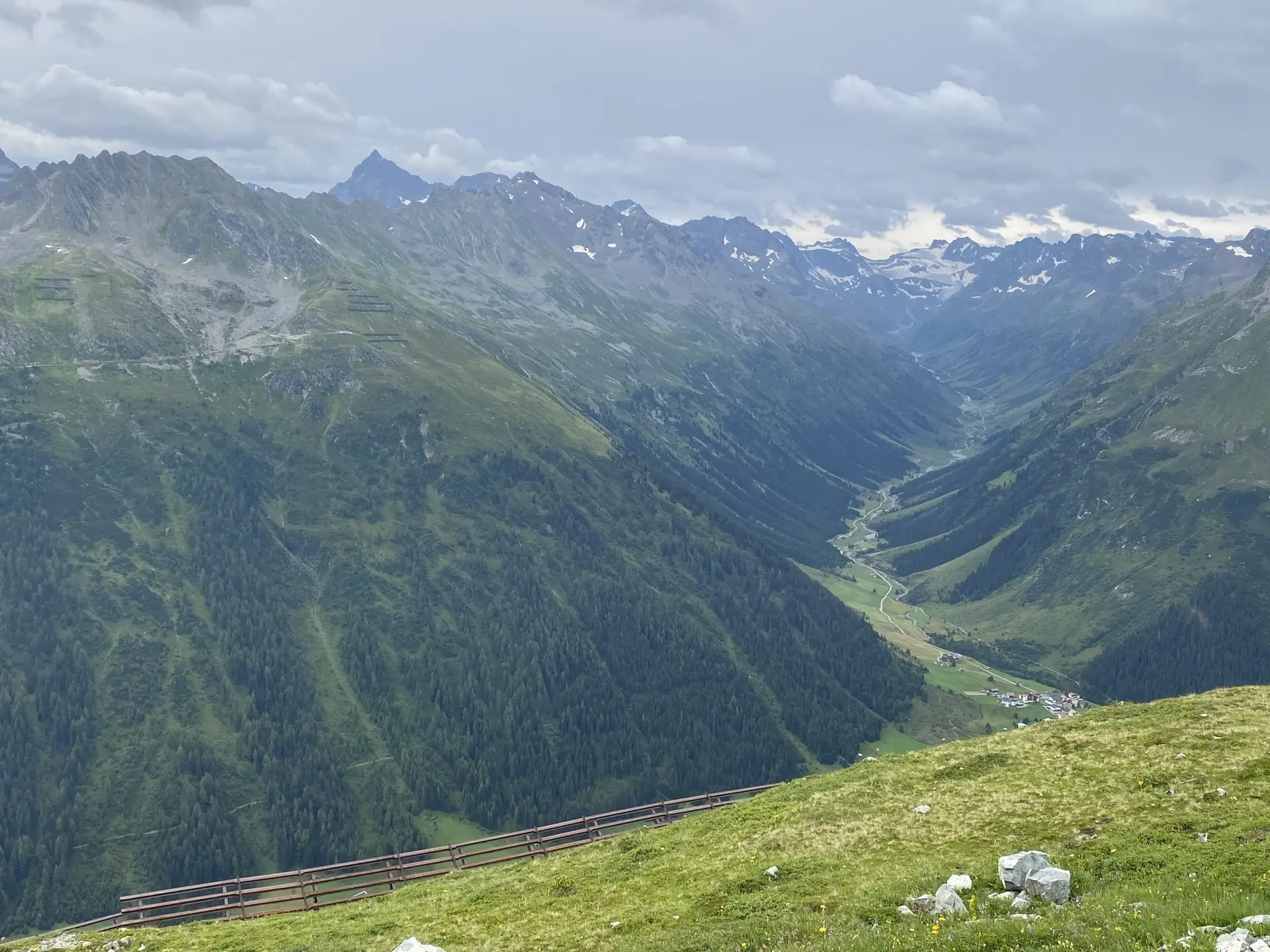 Blick über die Berge und ins Tal in Galtür | © DAV Bremen
