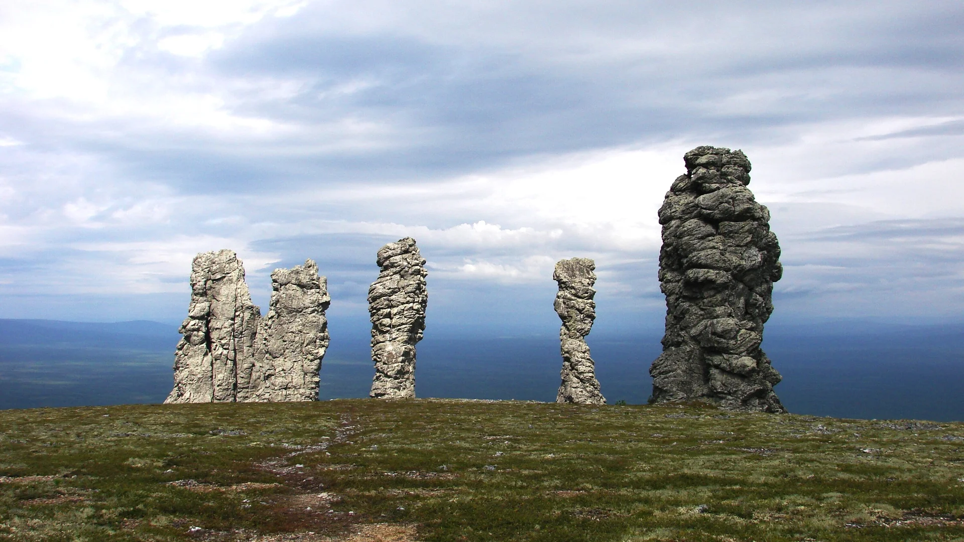 Säulen von Manpupunjor | © Thomas Musch
