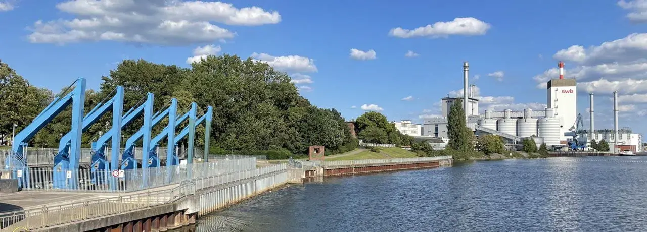 Blick auf das Kraftwerk und die Weser | © swb