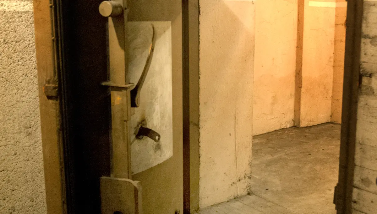 Eine geöffnete Bunkertür | © Statt-Reisen-Bremen