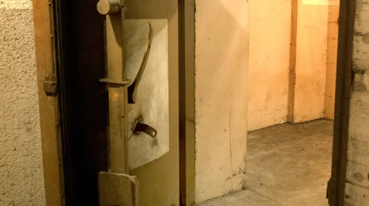 Eine geöffnete Bunkertür | © Statt-Reisen-Bremen