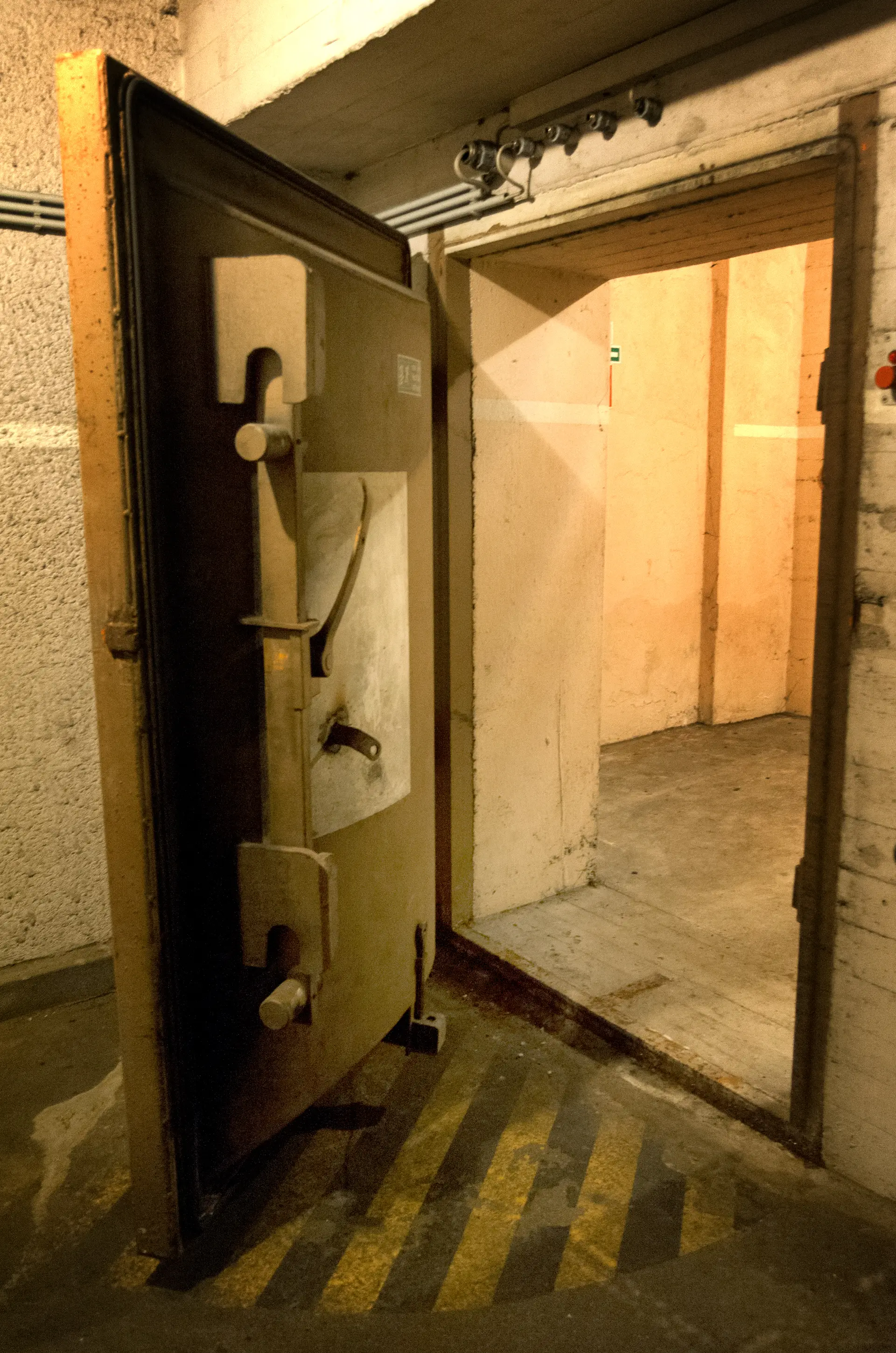 Eine geöffnete Bunkertür | © Statt-Reisen-Bremen