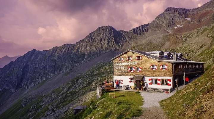 Innsbrucker Hütte | © Bild von <a href="https://pixabay.com/de/users/pexels-2286921/?utm_source=link-attribution&utm_medium=referral&utm_campaign=image&utm_content=1840391">Pexels</a> auf <a href="https://pixabay.com/de//?utm_source=link-attribution&utm_medium=referral&utm_campaign=image&utm_content=1840391">Pixabay</a>