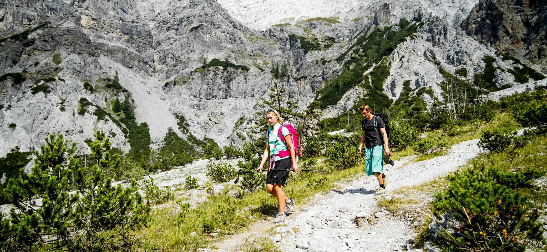Zwei Wanderer auf einem Bergpfad | © DAV/Hans Herbig