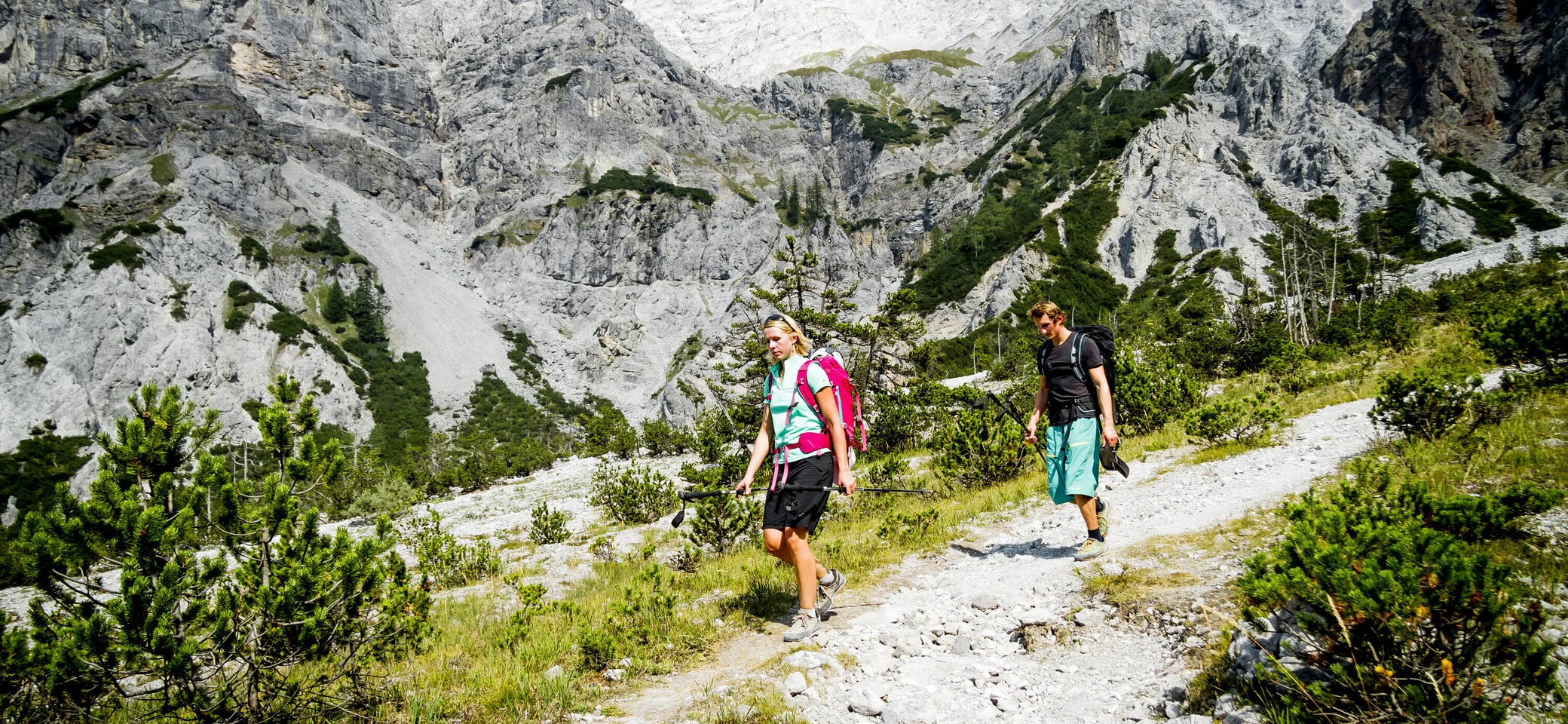 Zwei Wanderer auf einem Bergpfad | © DAV/Hans Herbig